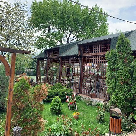 Pensiune Restaurant Rustic Rm Sarat Римник Екстер'єр фото
