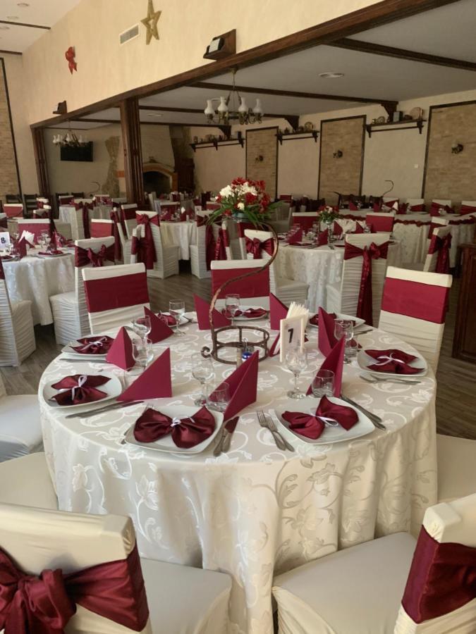 Pensiune Restaurant Rustic Rm Sarat Римник Екстер'єр фото