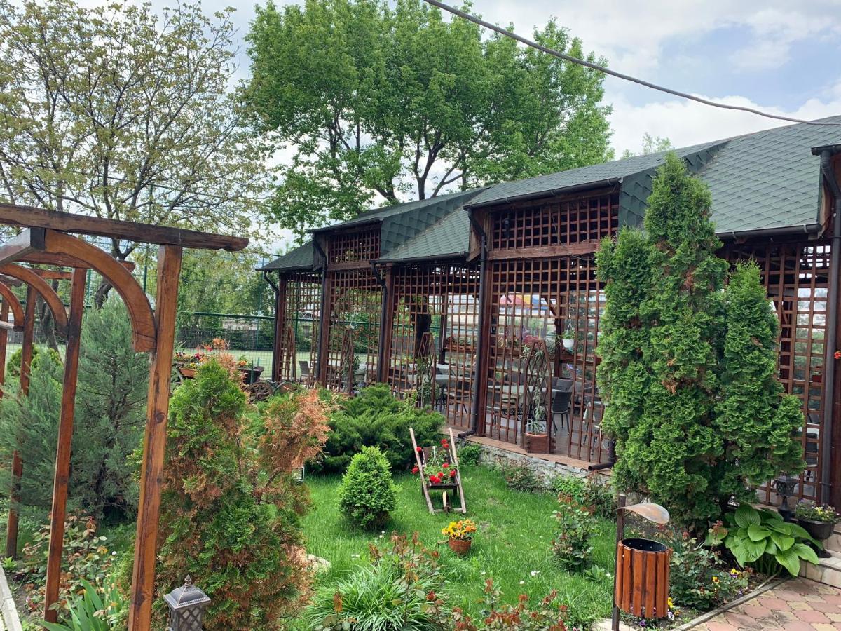 Pensiune Restaurant Rustic Rm Sarat Римник Екстер'єр фото