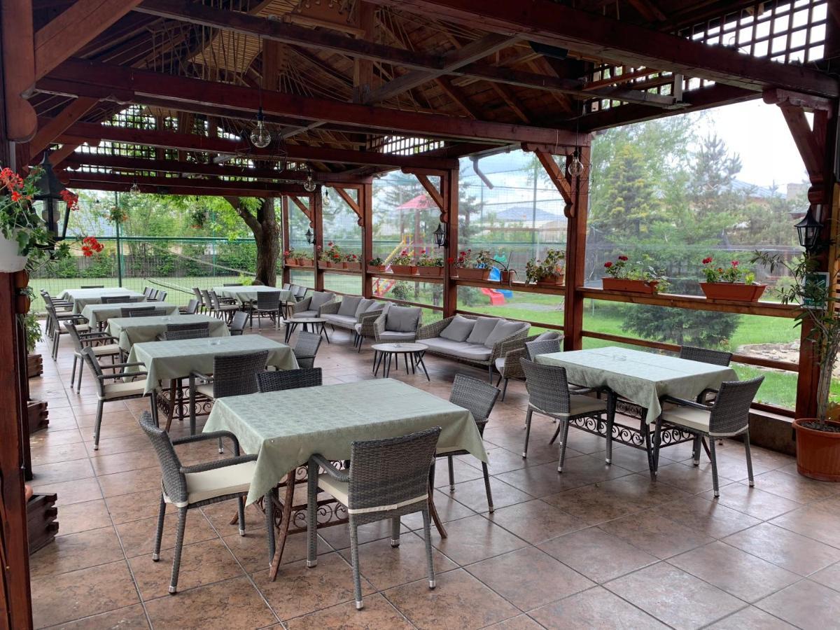 Pensiune Restaurant Rustic Rm Sarat Римник Екстер'єр фото